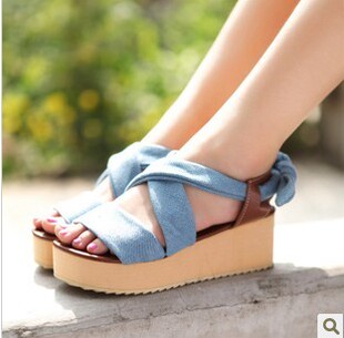  潮夏季新品学院风欧美复古交叉绑带松糕厚底坡跟露趾女凉鞋子