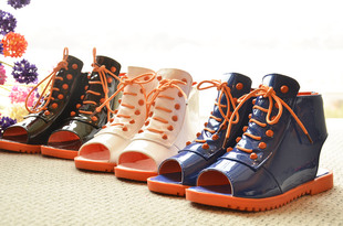  靓妞家春夏季 儿童女童凉鞋 港版酷范儿 撞色拉绳柳钉鱼嘴靴短靴