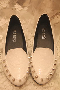  张小笨 春季新款英伦欧美风铆钉平底低跟休闲单鞋低帮女鞋子