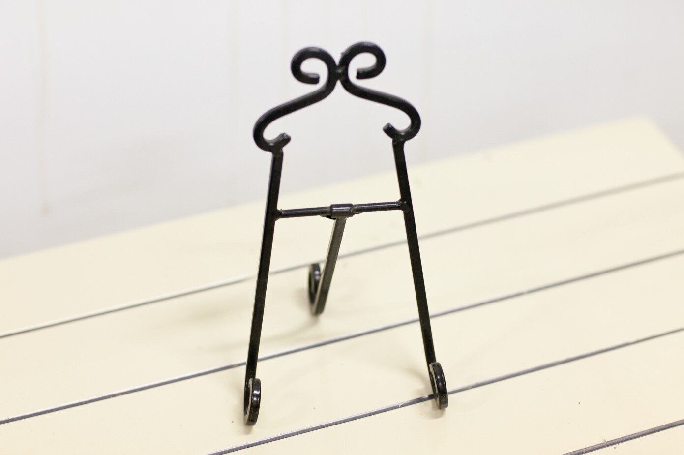 欧式简洁铁艺 盘子架 <em>支架</em> 画架 <em>照片</em>架 卡片架