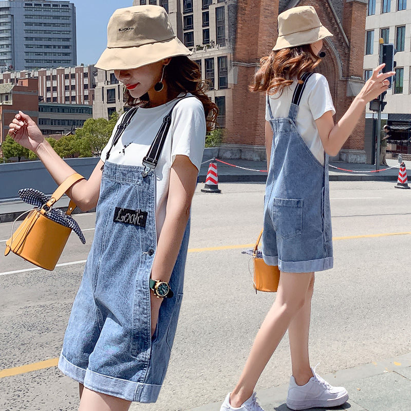 牛仔背带裤女2019新款宽松韩版百搭减龄宽松小个子可爱阔腿短裤潮在类目 女装/女士精品, 牛仔裤中 - 来自Buy2taobao.com提供专业的淘宝代购服务