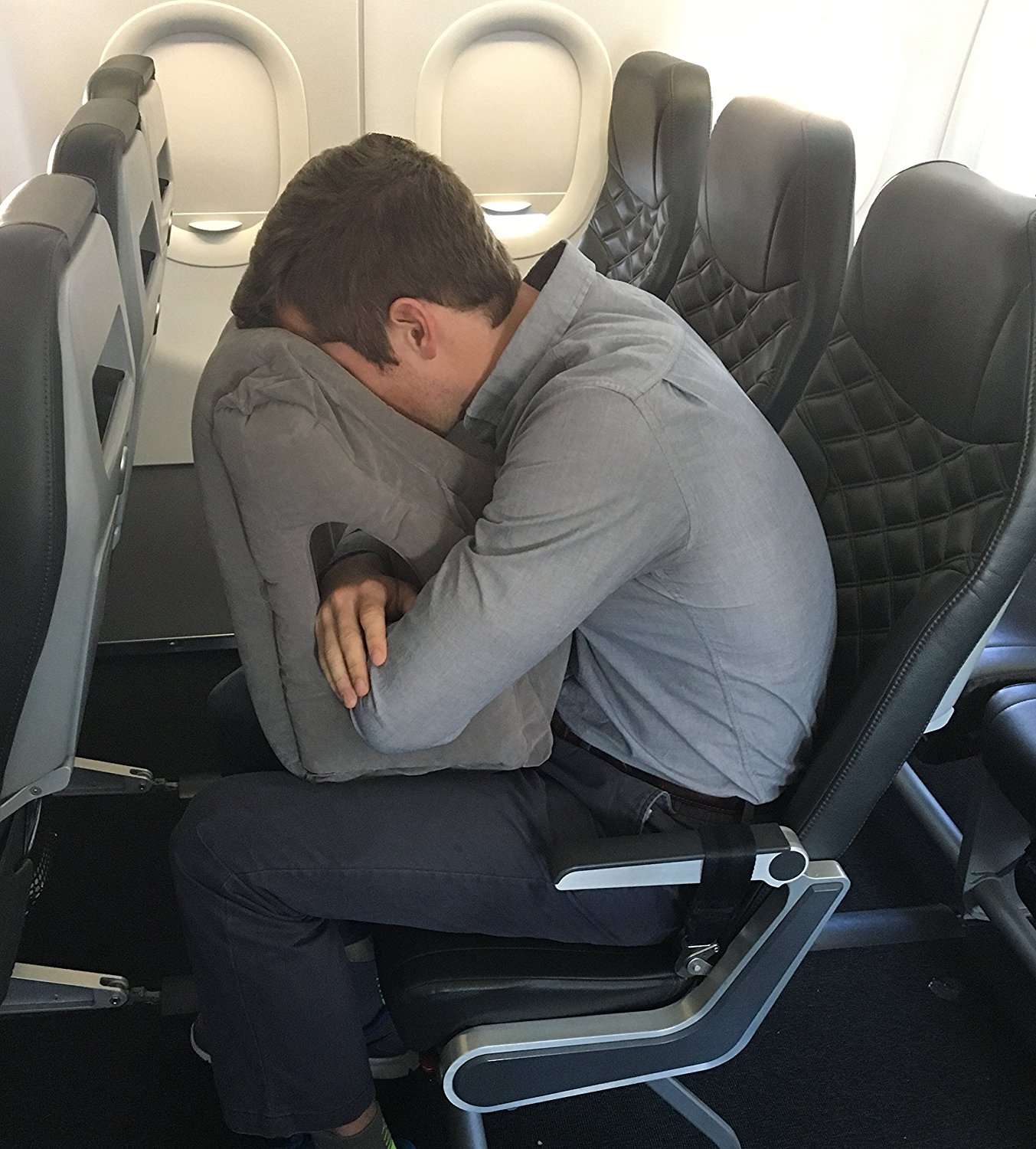 坐飛機長途旅行睡覺充氣枕便攜旅行枕頭U型枕抱睡枕趴睡枕神器在類目 戶外/登山/野營/旅行用品, 防潮墊/地席/枕頭, 枕頭中 - 來自Buy2taobao.com提供專業的淘寶代購服務
