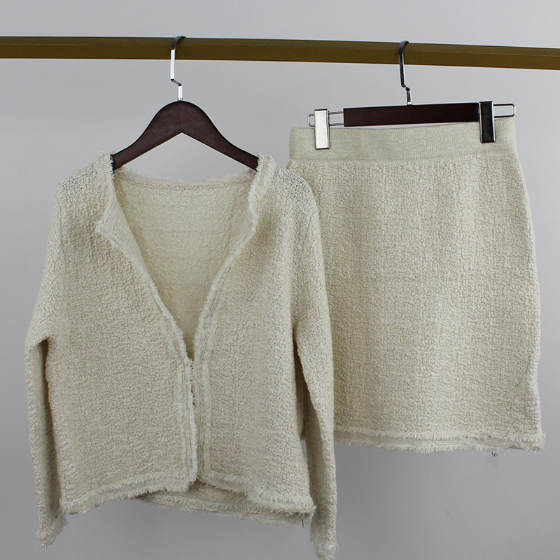 DX(A)女士服饰2019年新款套装81820-3/81820-4在类目 女装/女士精品, 套装/学生校服/工作制服, 休闲运动套装中 - 来自Buy2taobao.com提供专业的淘宝代购服务