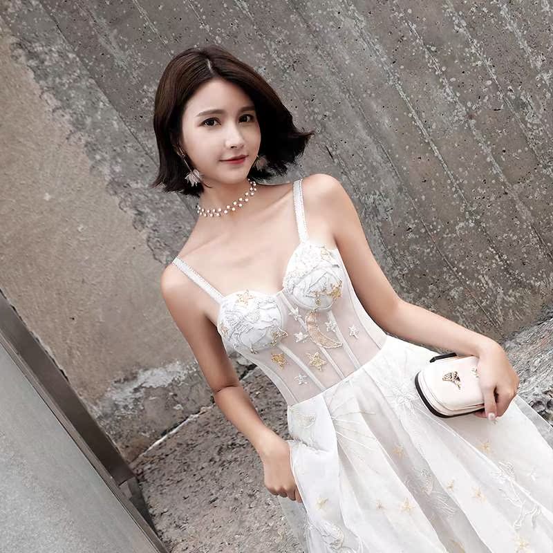 灰色晚礼服2019新款主持人礼服女伴娘服长款抹胸礼服裙年会礼服女在类目 女装/女士精品, 婚纱/旗袍/礼服, 礼服/晚装中 - 来自Buy2taobao.com提供专业的淘宝代购服务