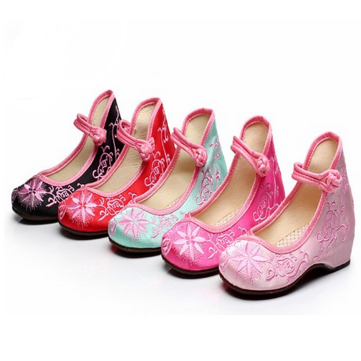 新款儿童老北京布鞋女童中国民族风绣花鞋六一演出舞蹈鞋小公主鞋|msdalam kategori kasut kanak-kanak/Kasut bayi/kasut ibu bapa dan anak, kasut kain tradisional/kasut tenunan tangan - dari Buy2taobao.com untuk memberikan perkhidmatan ejen Taobao profesional membeli