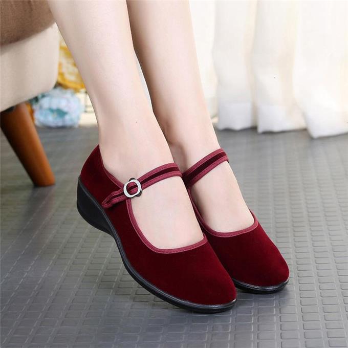 【老北京布鞋】暗红酒红色布鞋女高跟浅口酒店工作鞋广场跳舞蹈鞋在类目 摩托车/装备/配件, 摩托车骑士装备, 赛车鞋中 - 来自Buy2taobao.com提供专业的淘宝代购服务