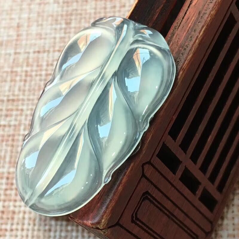 恒鑫翡翠A货玉吊坠 女款 新品 冰种起荧光叶子项坠送证书在类目 饰品/流行首饰/时尚饰品新, 项坠/吊坠中 - 来自Buy2taobao.com提供专业的淘宝代购服务