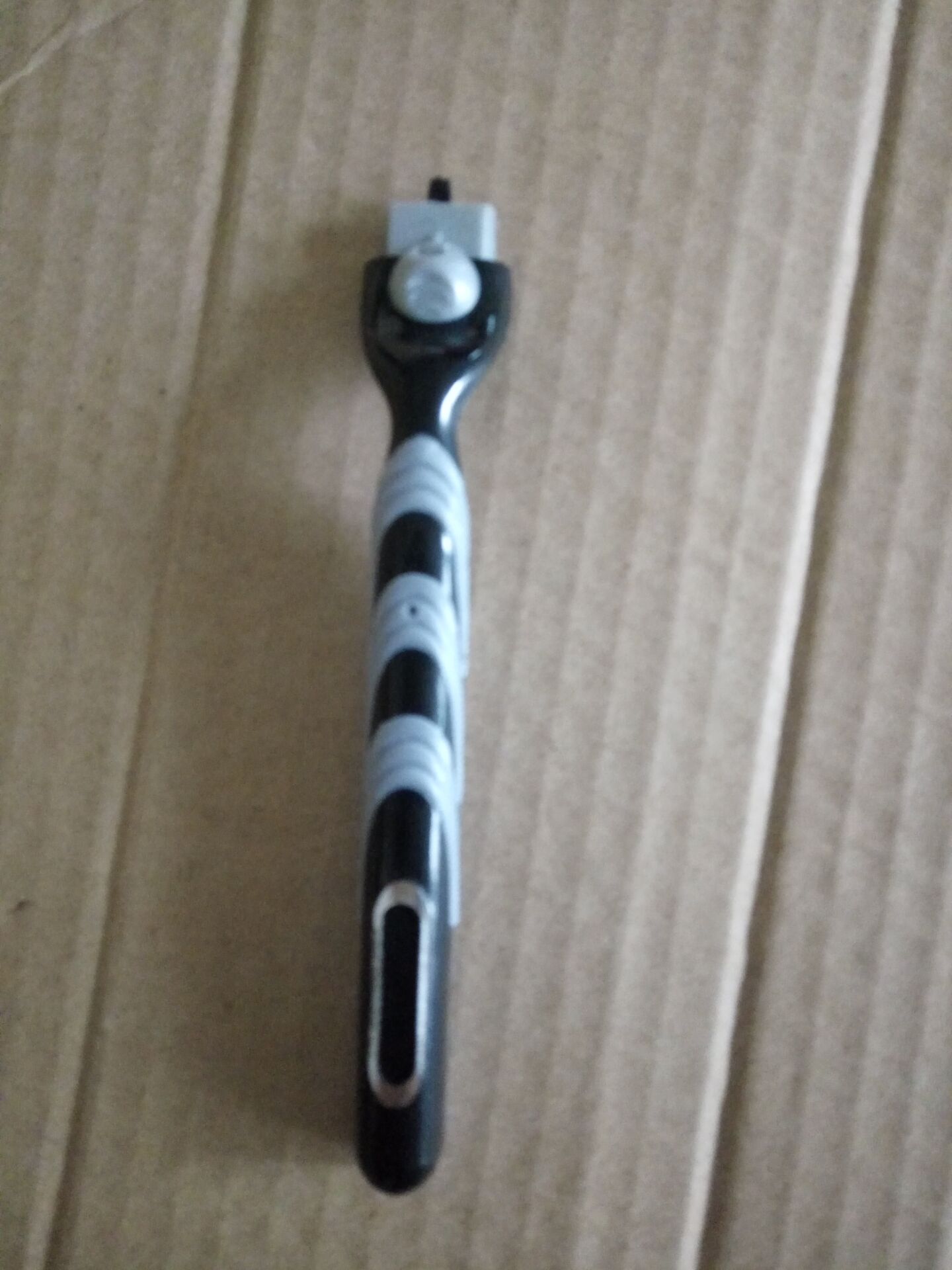三层剃须刀 手动水洗刮胡刀片三层刀架无刀头在类目 家庭/个人清洁工具, 个人洗护清洁用具, 剃须刀片中 - 来自Buy2taobao.com提供专业的淘宝代购服务