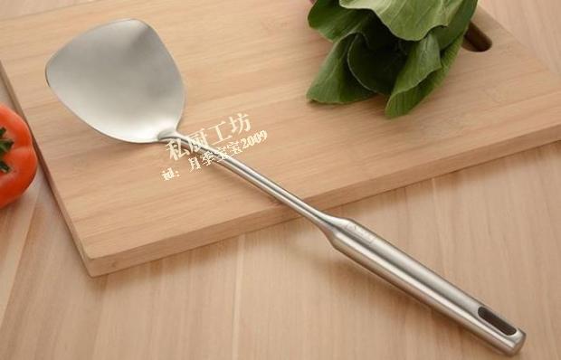 Stainless steel spatula 304 Cooking Shovel thickening One piece Long handle Anti scald Spatula a soup spoon Leaky spoonin the Kitchen/Cooking utensils , Cooking utensils , Cooking spoon shovel , Spatula category - from Buy2taobao.com to provide professional Taobao agent buy service