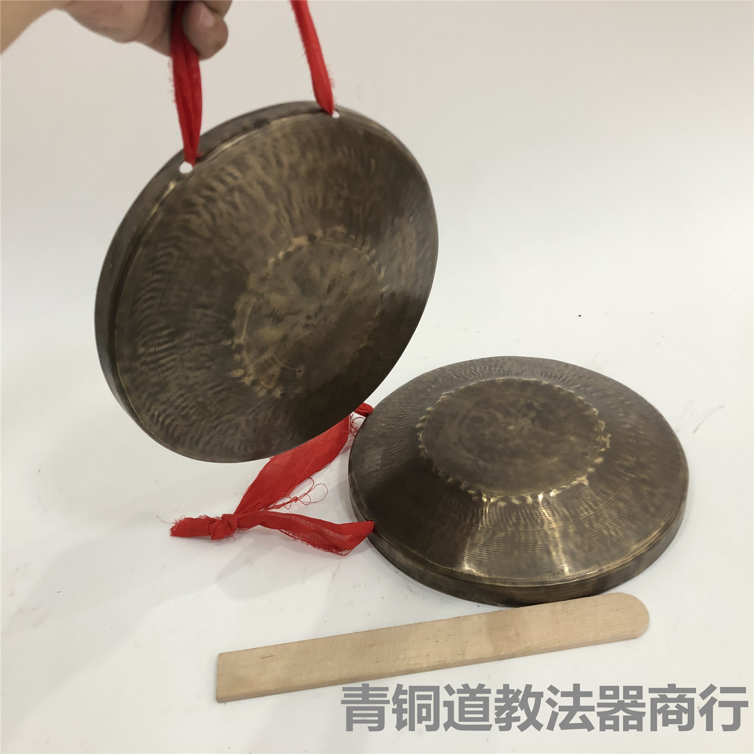 21cm高中低音青銅手鑼優質響銅鑼熟銅樂器民間配樂老銅鑼水音提鑼在類目 樂器/吉他/鋼琴/配件, 民族樂器, 鑼, 手鑼中 - 來自Buy2taobao.com提供專業的淘寶代購服務