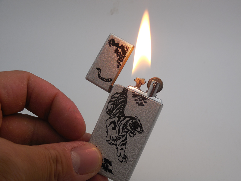 特价磨砂龙图煤油打火机超薄金属老式砂轮火石煤油打火机定制刻字在类目 ZIPPO/瑞士军刀/眼镜, 品牌打火机及配件, 其它, 煤油打火机中 - 来自Buy2taobao.com提供专业的淘宝代购服务