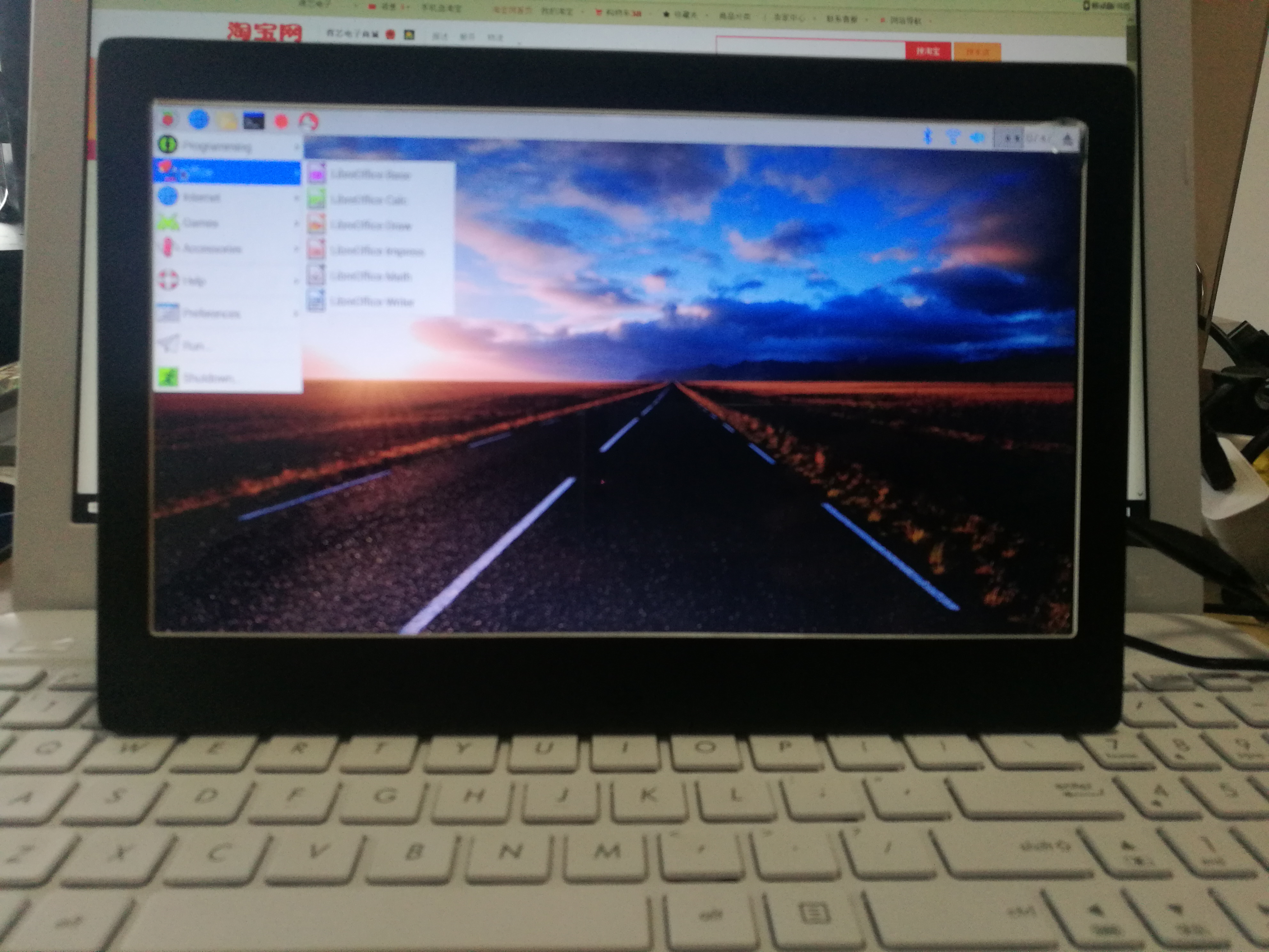 10寸超薄金属显示器LINUX,SCRTCH编程HDMI高清带喇叭1366*768分辨在类目 3C数码配件, 数码相框中 - 来自Buy2taobao.com提供专业的淘宝代购服务