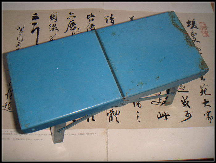 怀旧小铁折叠凳子民俗收藏杂项老物件橱窗展示家居装饰影视道具在类目 住宅家具, 坐具类, 凳类, 折叠凳中 - 来自Buy2taobao.com提供专业的淘宝代购服务