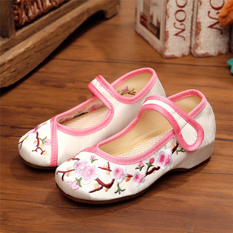 A product Plum blossom Old Beijing children Cloth shoes Girls Shoes Ethnic style Embroidered shoes dance student performin the Shoes/Baby Shoes/Parent-child shoes , Toddler shoes/Baby shoes before step category - from Buy2taobao.com to provide professional Taobao agent buy service