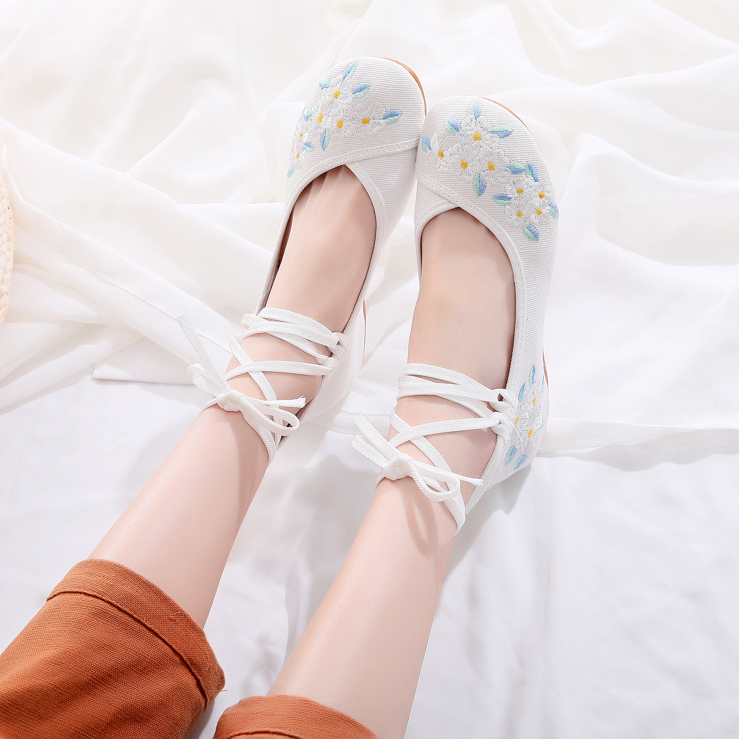 2019 New products Embroidered shoes Cloth shoes Ethnic style Dichotomanthes bottom The increase in square dance Women's Shoes Hanfu Old Beijingin the Women's Shoes, Canvas shoes category - from Buy2taobao.com to provide professional Taobao agent buy service
