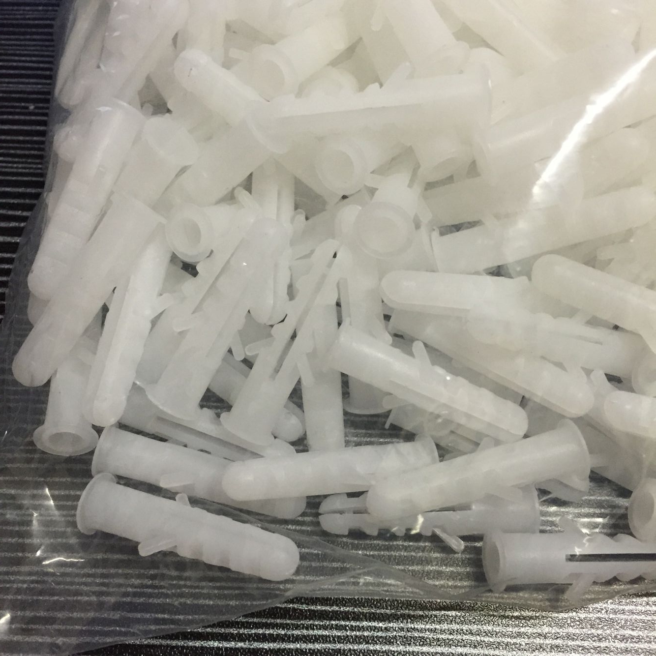 鱼形膨胀塞 直通膨胀管 膨胀壁虎 塑料膨胀管 Φ8 白色 500只在类目 五金/工具, 紧固件, 膨胀类, 塑料膨胀管中 - 来自Buy2taobao.com提供专业的淘宝代购服务