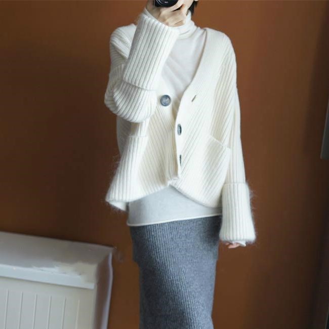 The new V-neck 100% Cashmere Cardigan have cash less than that is registered in the accounts sweater Easy thickening coat Solid Sweaterin the Women's clothing/Boutique , Sweaters category - from Buy2taobao.com to provide professional Taobao agent buy service