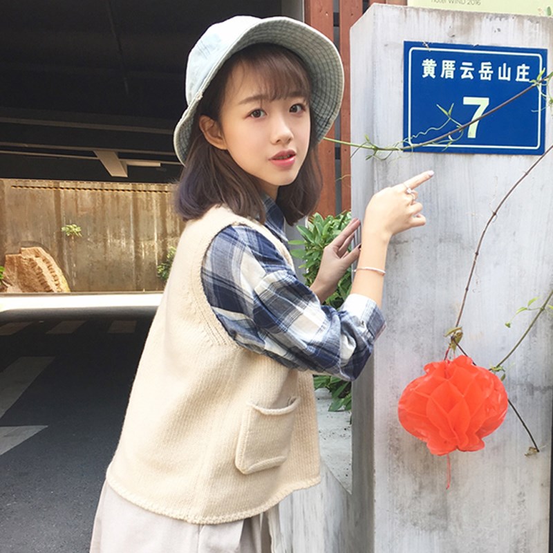 2018新款韩版学院风宽松百搭v领针织马甲女无袖短款套头毛衣背心在类目 女装/女士精品, 毛针织衫中 - 来自Buy2taobao.com提供专业的淘宝代购服务