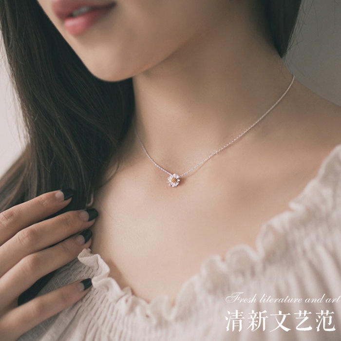 Sunflower Pendant 925 Daisy Necklace clavicle Simplicity Flower Accessories Japan and South Korea Sweet have cash less than that is registered in the accountsin the Accessories/Fashion Jewelry, Necklace category - from Buy2taobao.com to provide professional Taobao agent buy service