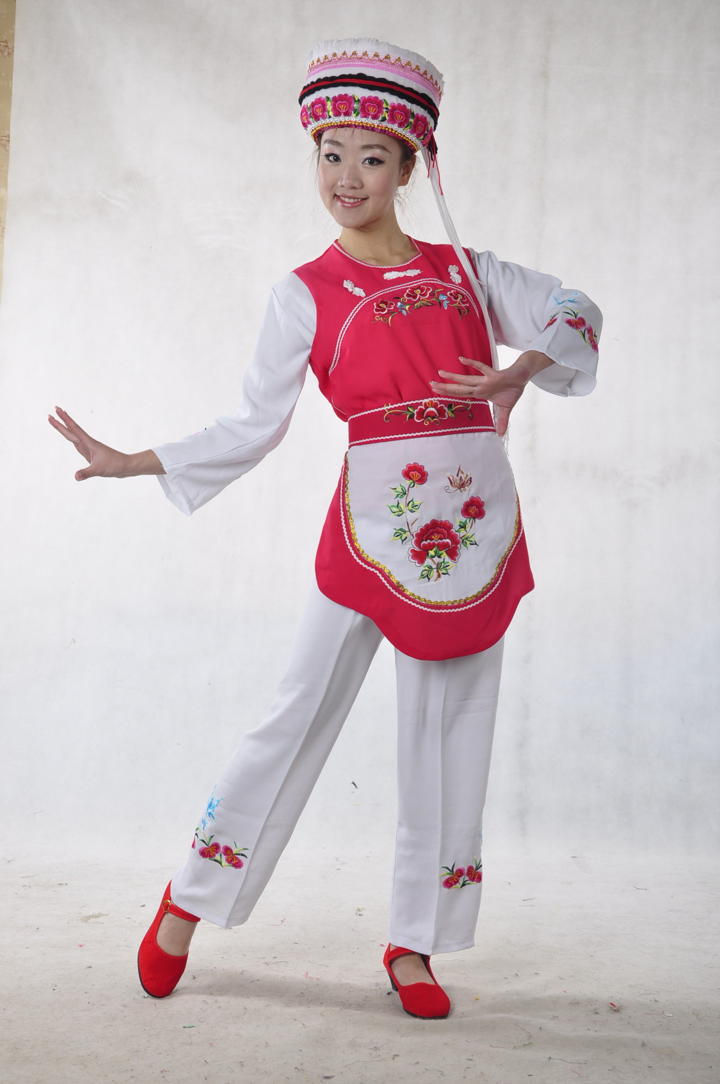 大理少数民族白族成人女装/舞蹈表演服饰/葫芦丝舞台演出服装玫红在类目 女装/女士精品, 唐装/民族服装/舞台服装, 民族服装/舞台装中 - 来自Buy2taobao.com提供专业的淘宝代购服务