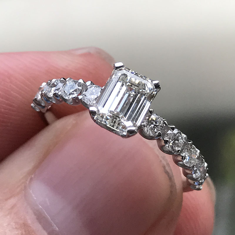 CY宝饰 圆形钻石典雅婚戒款18K/PT900婚戒高级定制戒指在类目 珠宝/钻石/翡翠/黄金, 钻石首饰(新), 手饰中 - 来自Buy2taobao.com提供专业的淘宝代购服务