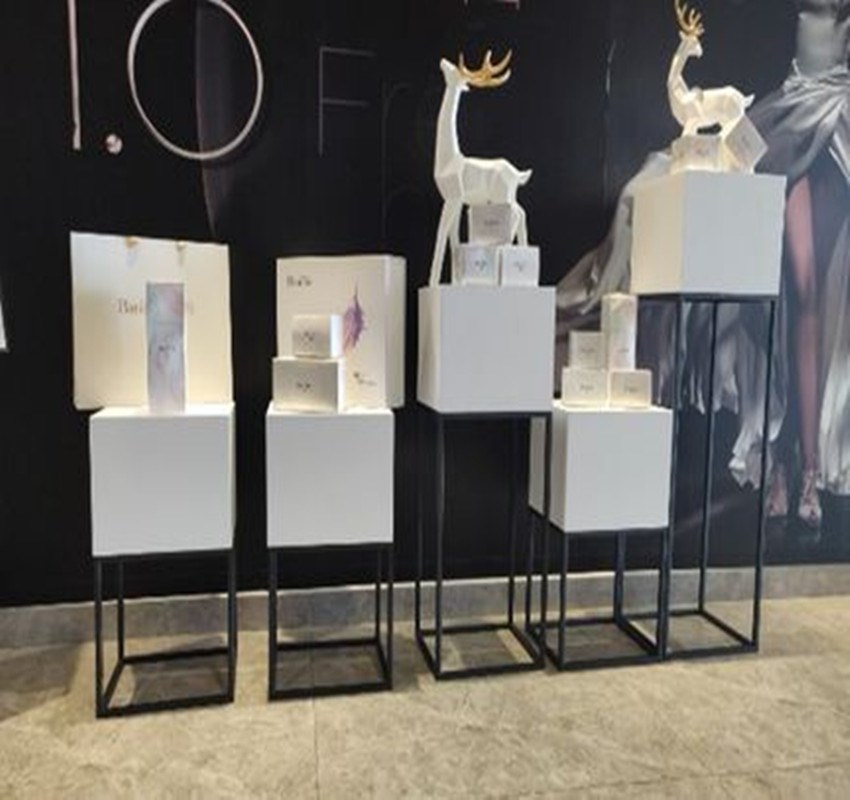 goods in stock Boutique couture Bag Shoe store Showcase Display rack Display rack Showcase height Water table Showcasein the Business/Office Furniture , Shelf/Showcase , Boutique Showcase/Showcase category - from Buy2taobao.com to provide professional Taobao agent buy service