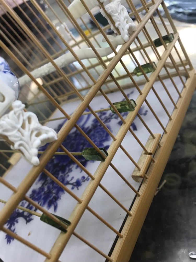 繡眼籠籠防下底竹簽,長短可調節,壹張籠子3壹5根就可以,在類目 寵物/寵物食品及用品, 鳥類及用品, 鳥中 - 來自Buy2taobao.com提供專業的淘寶代購服務
