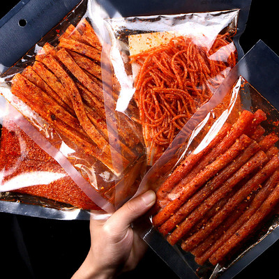 网红辣条麻辣零食大礼包湖南特产儿时小吃一箱混搭混合装辣片辣棒