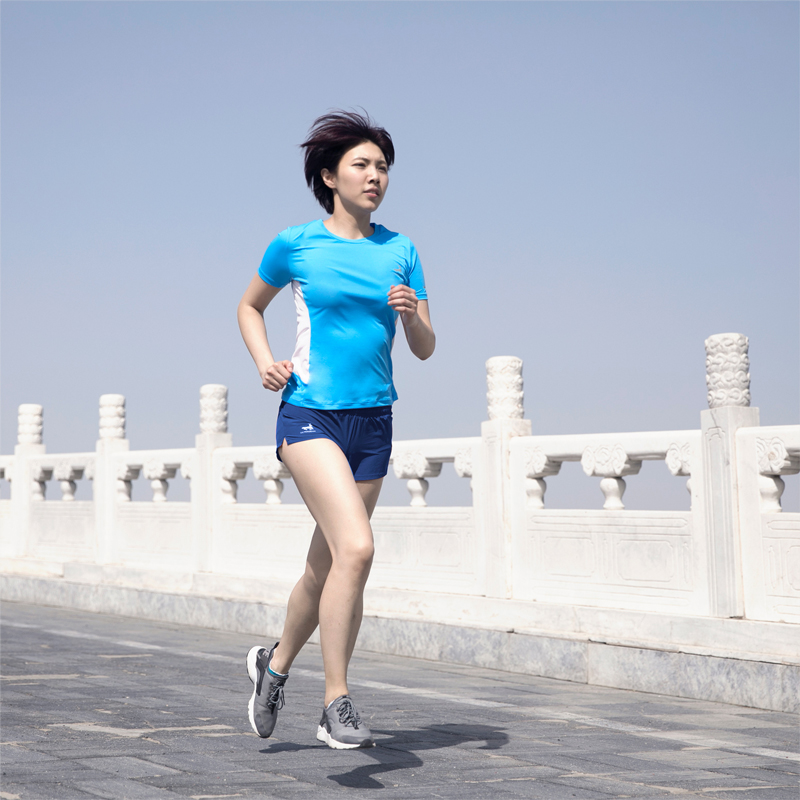 UltraGear优极ug夏季跑步运动短裤三角内衬速干轻薄无痕紧身裤女在类目 运动服/休闲服装, 运动裤, 运动中长裤/短裤中 - 来自Buy2taobao.com提供专业的淘宝代购服务