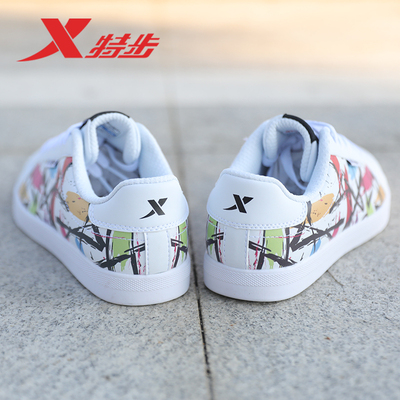 特步女鞋板鞋女正品2018新款小白鞋女学生休闲鞋子秋季断码运动鞋