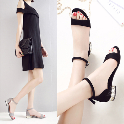 2018夏新款平跟串珠凉鞋平底中跟低跟女凉鞋一字扣带粗跟大码女鞋