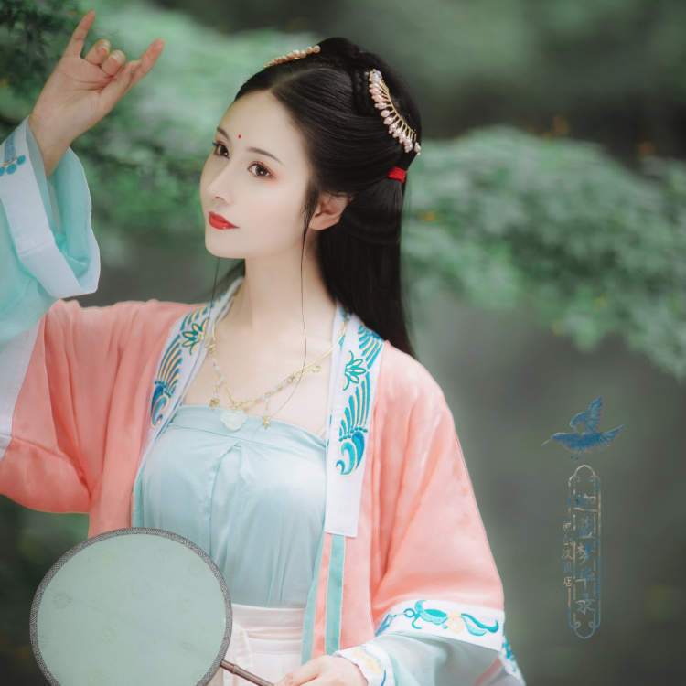 青金翠步摇 半臂褙子褶裙 迦蓝梦华录原创汉服在类目 个性定制/设计服务/DIY, 服饰箱包定制, 服装定制, 汉服定制中 - 来自Buy2taobao.com提供专业的淘宝代购服务