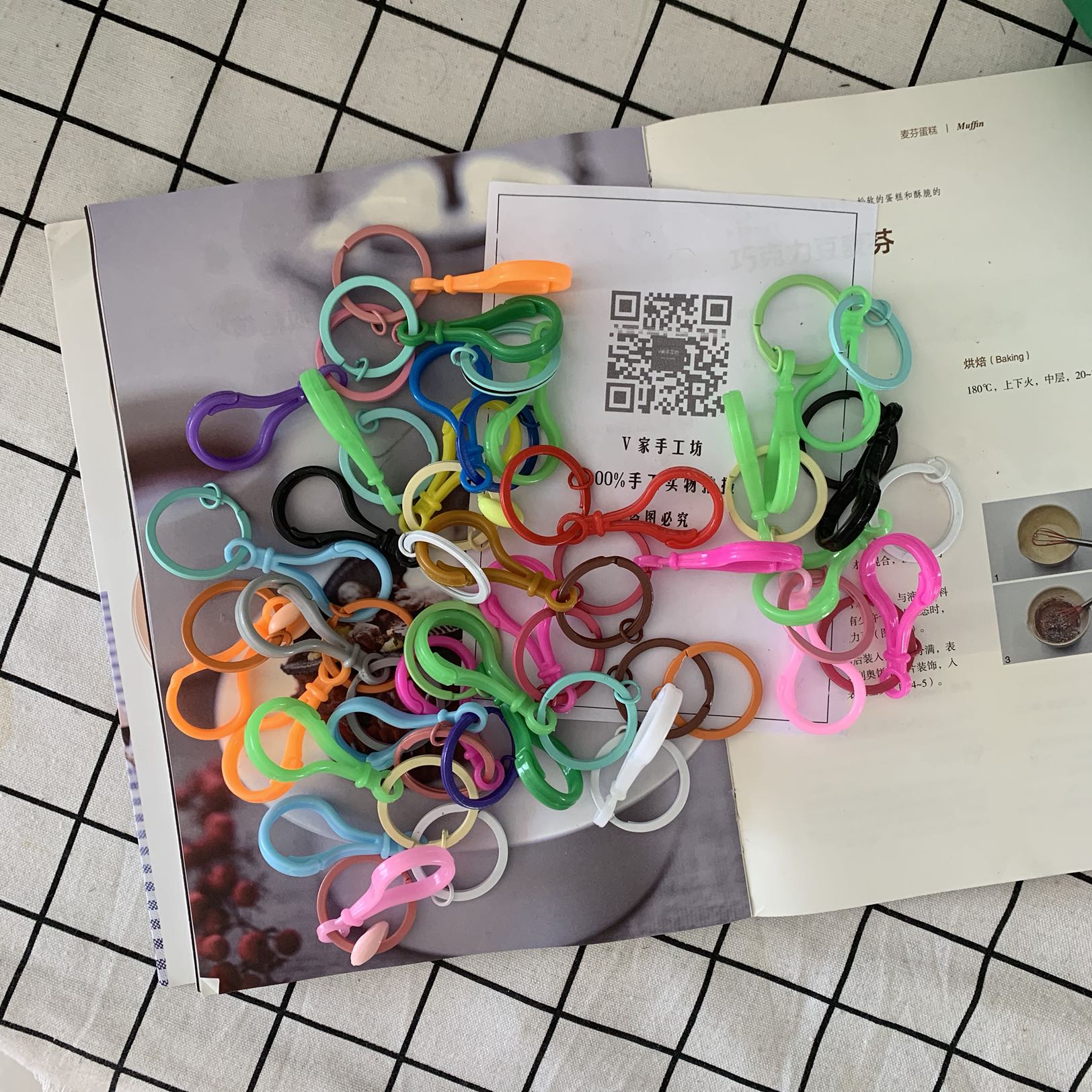 V家手工坊 钥匙扣 赠品 不拍不赠在类目 节庆用品/礼品, 创意礼品, 钥匙扣中 - 来自Buy2taobao.com提供专业的淘宝代购服务