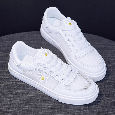 2020年夏季网红学生薄款小白女鞋新款百搭透气网面小雏菊运动板鞋