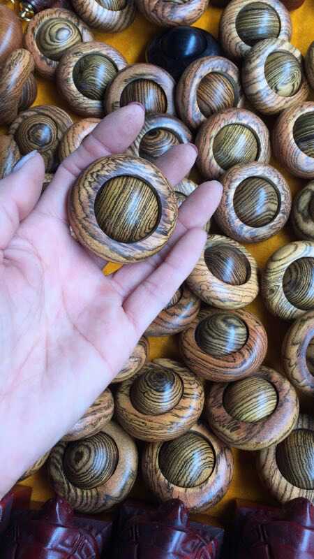 黄金檀转运珠 文玩 锻炼手预防脑年痴呆手脚麻木鼠标手健身保健球在类目 运动/瑜伽/健身/球迷用品, 踏步机/中小型健身器材, 健身球/保健球中 - 来自Buy2taobao.com提供专业的淘宝代购服务