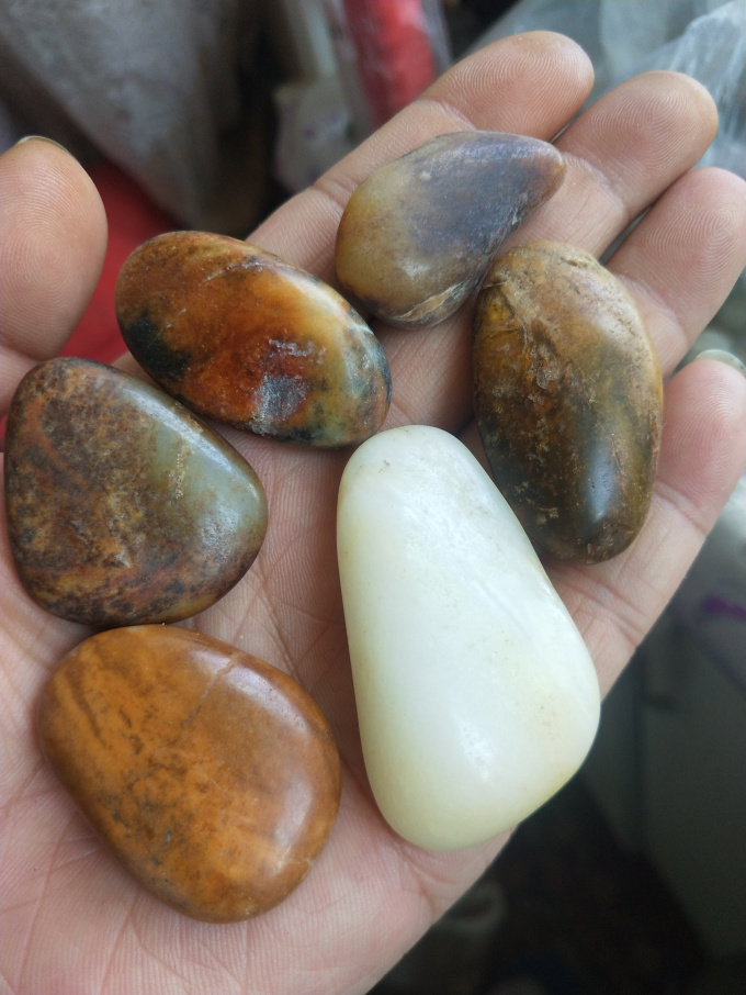 和田玉籽料天然原石白黃紅青碧玉墨玉/青白玉/籽料雕石真皮挂件在類目 珠寶/鑽石/翡翠/黃金, 和田玉, 其他中 - 來自Buy2taobao.com提供專業的淘寶代購服務