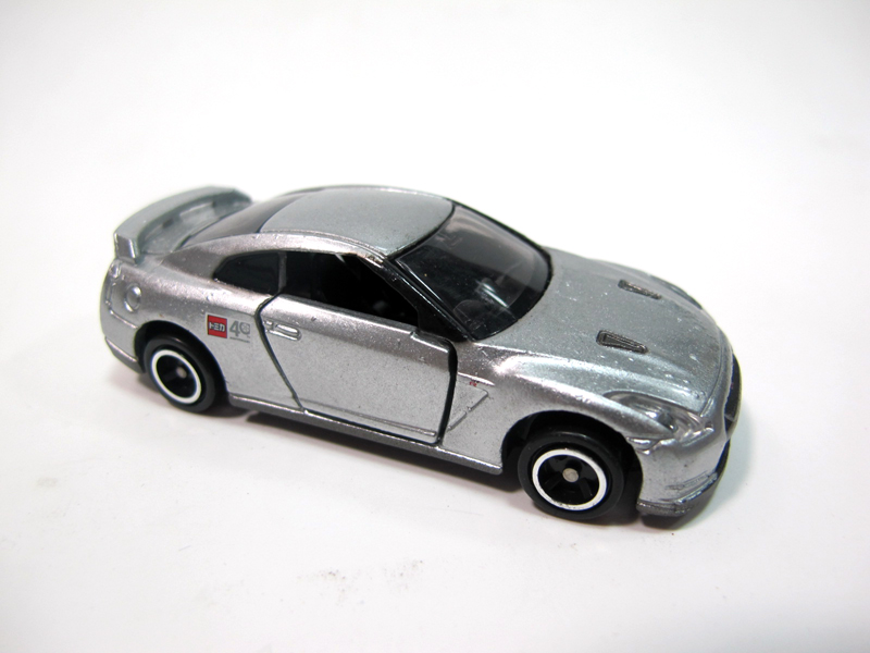 TOMY 多美 1/64 合金车模 日*产 GTR跑车汽车模型 经典收藏在类目 玩具/童车/益智/积木/模型, 电动/遥控/惯性/发条玩具, 惯性/回力/滑行玩具中 - 来自Buy2taobao.com提供专业的淘宝代购服务
