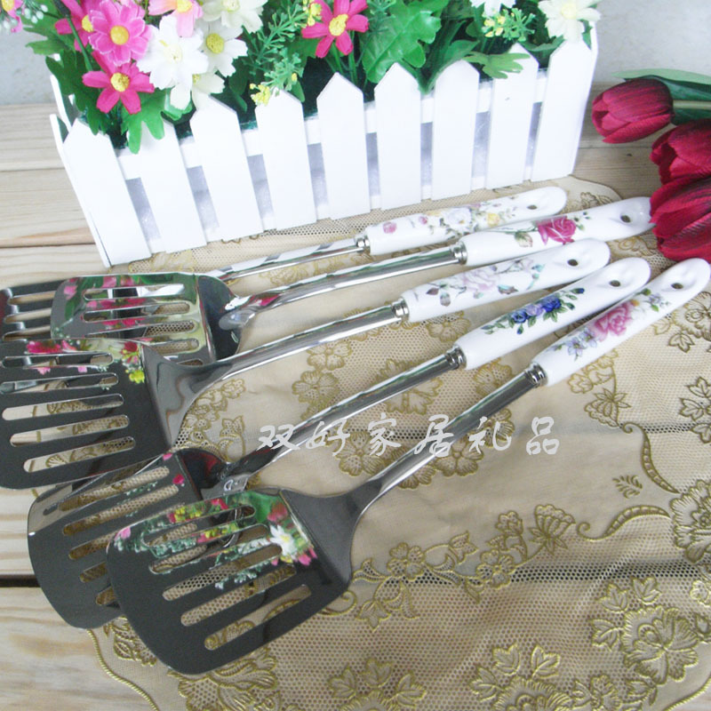 厨房用品 骨瓷不锈钢餐具正品 煎铲 烹炒铲 套装家居用品创意韩式在类目 厨房/烹饪用具, 烹饪用具, 烹饪勺铲, 煎铲中 - 来自Buy2taobao.com提供专业的淘宝代购服务