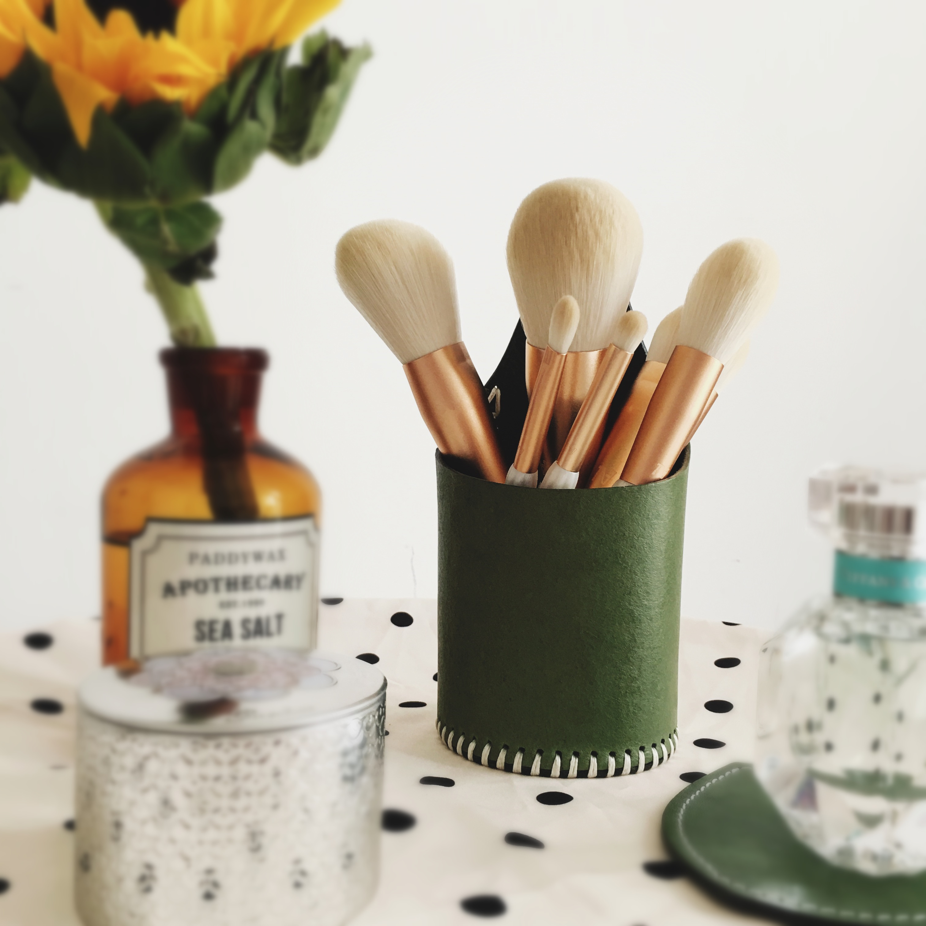 Hand-sewn Vegetable tanned cowhide Cosmetics Cosmetic brush Storage bucket desktop Stationery Debris pen containerin the Storage consolidation , Home Storage appliances , Storage tank , Pen case category - from Buy2taobao.com to provide professional Taobao agent buy service