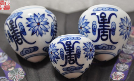 川鸟一品 画眉鸟 手绘食杯 食罐 食缸 青花 手绘 寿字杯在类目 宠物/宠物食品及用品, 鸟类及用品, 鸟用具(新), 其他中 - 来自Buy2taobao.com提供专业的淘宝代购服务