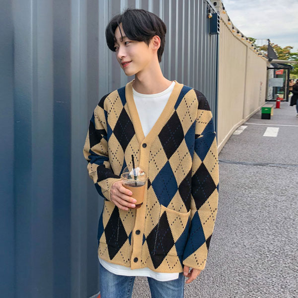 the republic of korea Agency purchase Autumn man sweater Metrosexual Korean Edition fashion Plaid Easy Brooch Cardigan sweaterin the Men's clothing, Knitwear/Sweaters category - from Buy2taobao.com to provide professional Taobao agent buy service