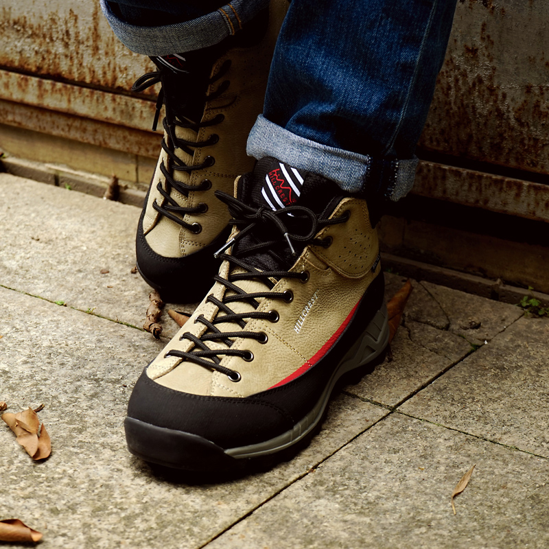 West along The first layer cowhide on foot Outdoor Shoes business affairs leisure time motion men and women waterproof Climbing shoesin the Outdoor/Mountaineer/Camping/Travel Goods , Outdoor footwear , Hiking shoes/Hiking category - from Buy2taobao.com to provide professional Taobao agent buy service