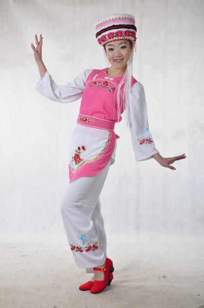 云南特色成人女式少数民族白族服装/葫芦丝演奏舞蹈演出表演/粉色在类目 女装/女士精品, 唐装/民族服装/舞台服装, 民族服装/舞台装中 - 来自Buy2taobao.com提供专业的淘宝代购服务