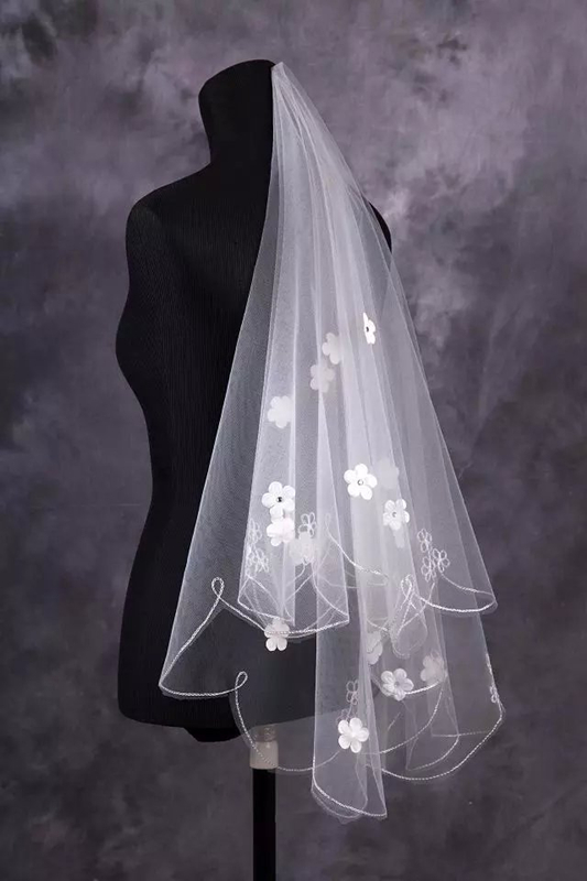 新娘頭紗頭飾超仙森系花朵造型短款車線邊鑽婚紗配飾結婚頭巾花瓣在類目 服飾配件/皮帶/帽子/圍巾, 婚紗禮服配件, 頭紗中 - 來自Buy2taobao.com提供專業的淘寶代購服務
