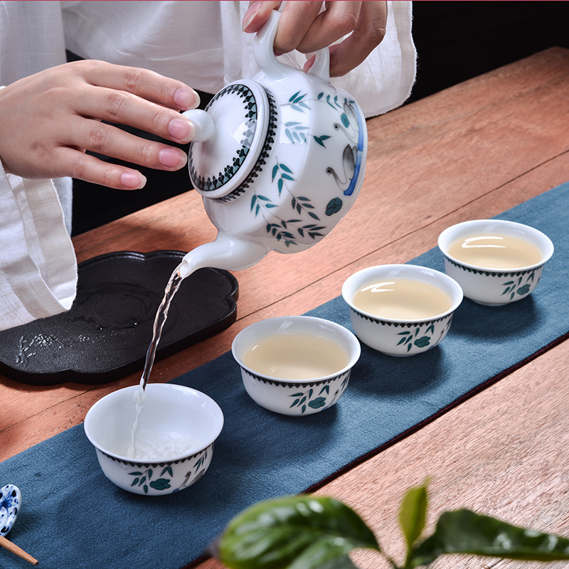 釉下五彩功夫茶具一壶四杯手绘陶瓷茶壶茶杯茶具套装 鹅谭夜月在类目 餐饮具, 茶具, 功夫茶具中 - 来自Buy2taobao.com提供专业的淘宝代购服务