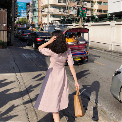 元气满满温柔初恋裙复古v领收腰格子连衣裙春装2018新款女中长款