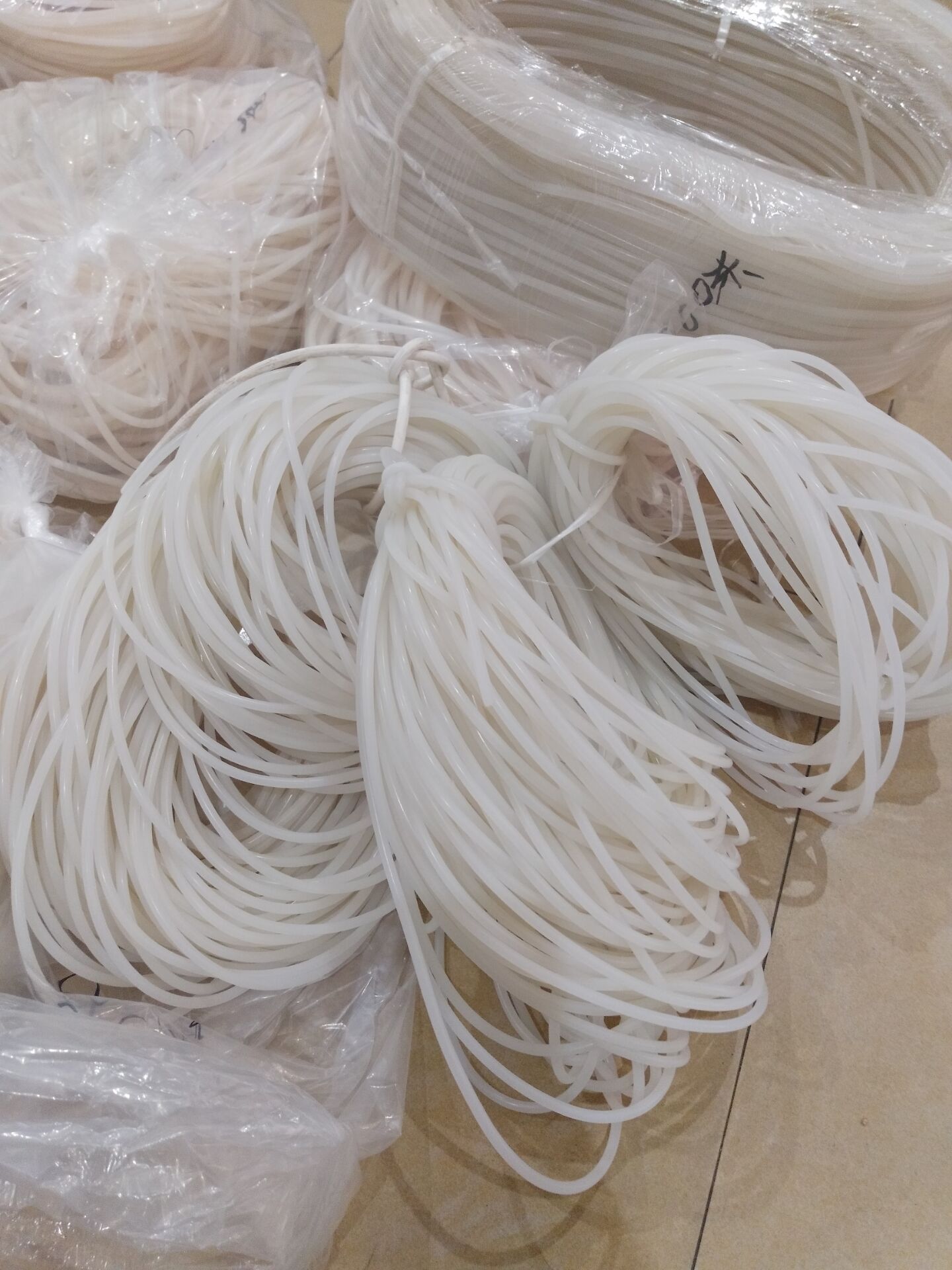 矽膠棒,白色矽膠圓棒,10/15/20MM直徑矽膠棒=30mm、60mm矽膠棒在類目 五金/工具, 機械五金, 其他機械五金(新)中 - 來自Buy2taobao.com提供專業的淘寶代購服務