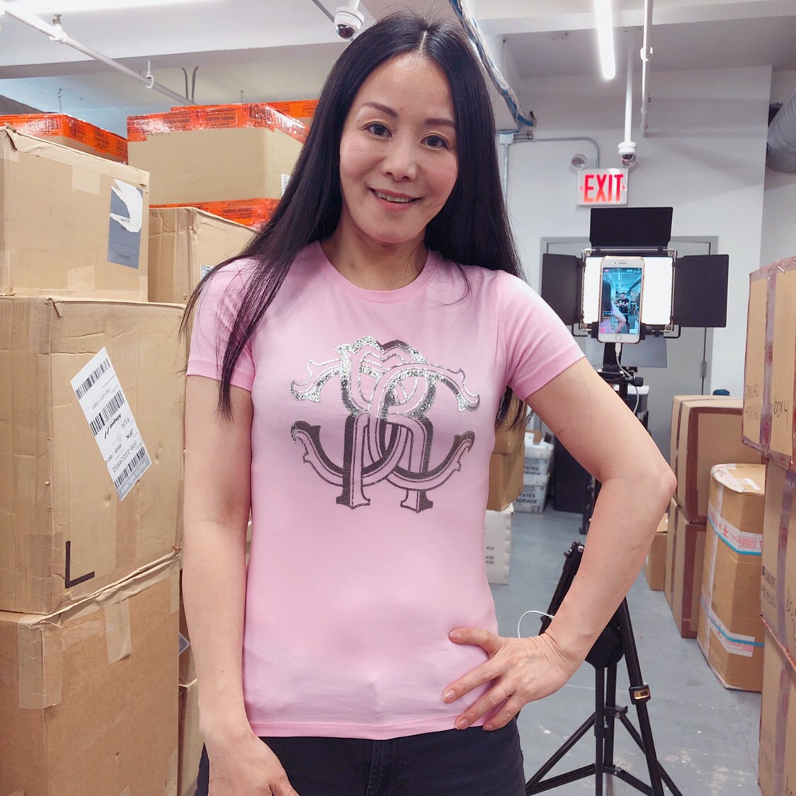 【安纽约】意大利大牌 百搭修身显瘦舒适 短袖T恤 女款在类目 女装/女士精品, T恤中 - 来自Buy2taobao.com提供专业的淘宝代购服务