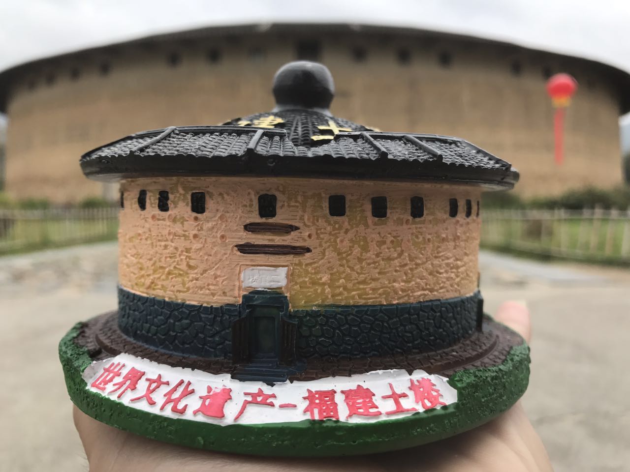 福建土楼模型烟缸民族风男士烟灰缸摆件华安二宜楼旅游纪念品包邮在类目 节庆用品/礼品, 创意礼品, 时尚烟灰缸中 - 来自Buy2taobao.com提供专业的淘宝代购服务