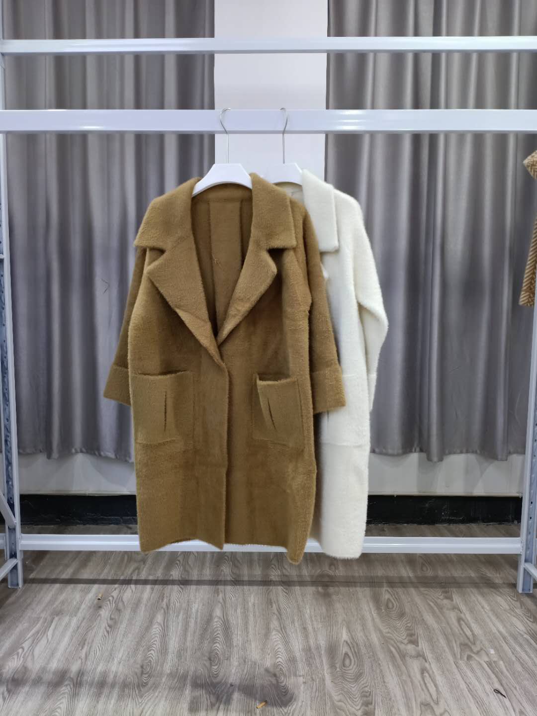 萱萱精选水貂绒大衣15在类目 女装/女士精品, 毛衣中 - 来自Buy2taobao.com提供专业的淘宝代购服务